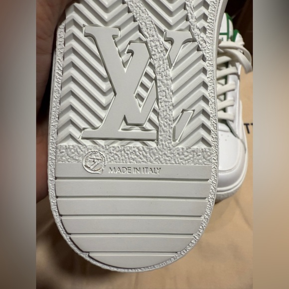 Authentic Louis Vuitton Charlie sneaker white & green - Picture 12 of 16